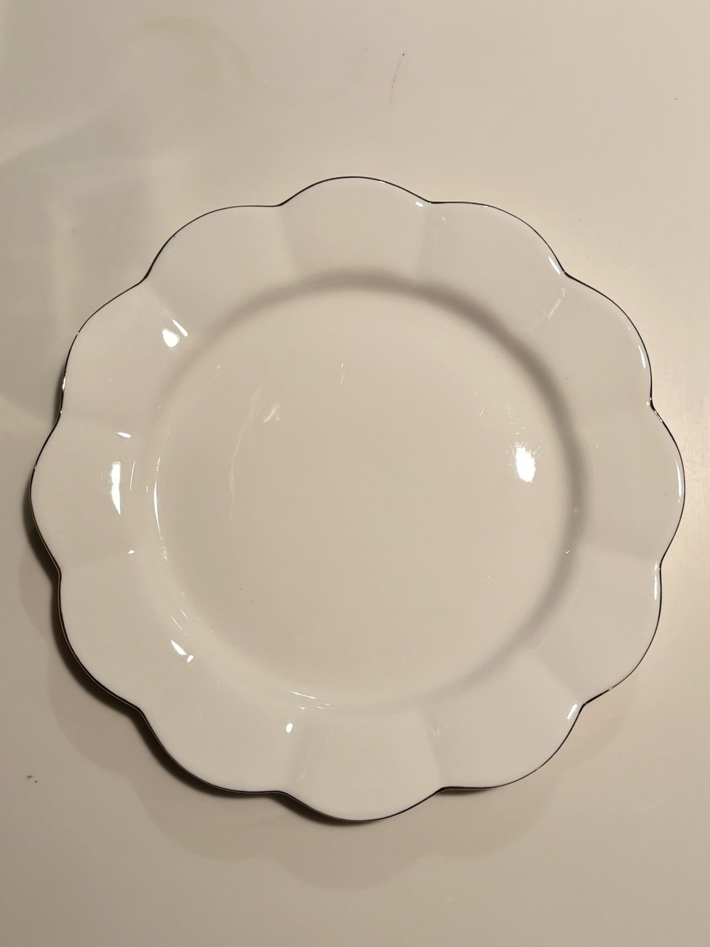 Grace Teaware White Fine Porcelain 11” Scalloped Gold Rim Dinner Plate
